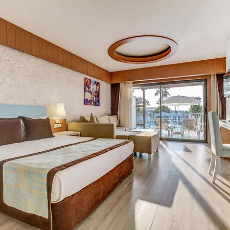 Tui Magic Life Jacaranda 5* Side