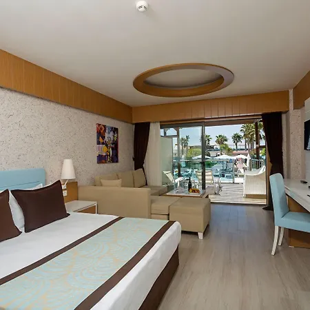 Tui Magic Life Jacaranda 5* Side