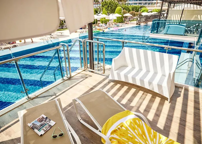 Tui Magic Life Jacaranda Side