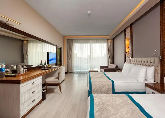 Tui Magic Life Jacaranda 5* Side