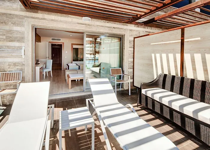 Tui Magic Life Jacaranda 5* Side